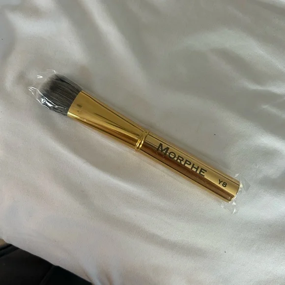 Morphe Y8 Brush with Gold Handle - Picture 1 of 3